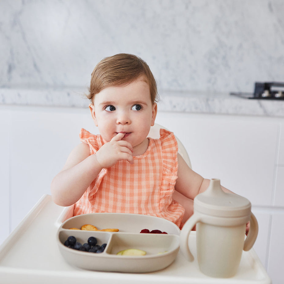 the beginner’s guide to baby-led weaning with silicone tableware