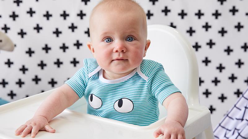 6 super cute feeding milestones that you won't want to miss