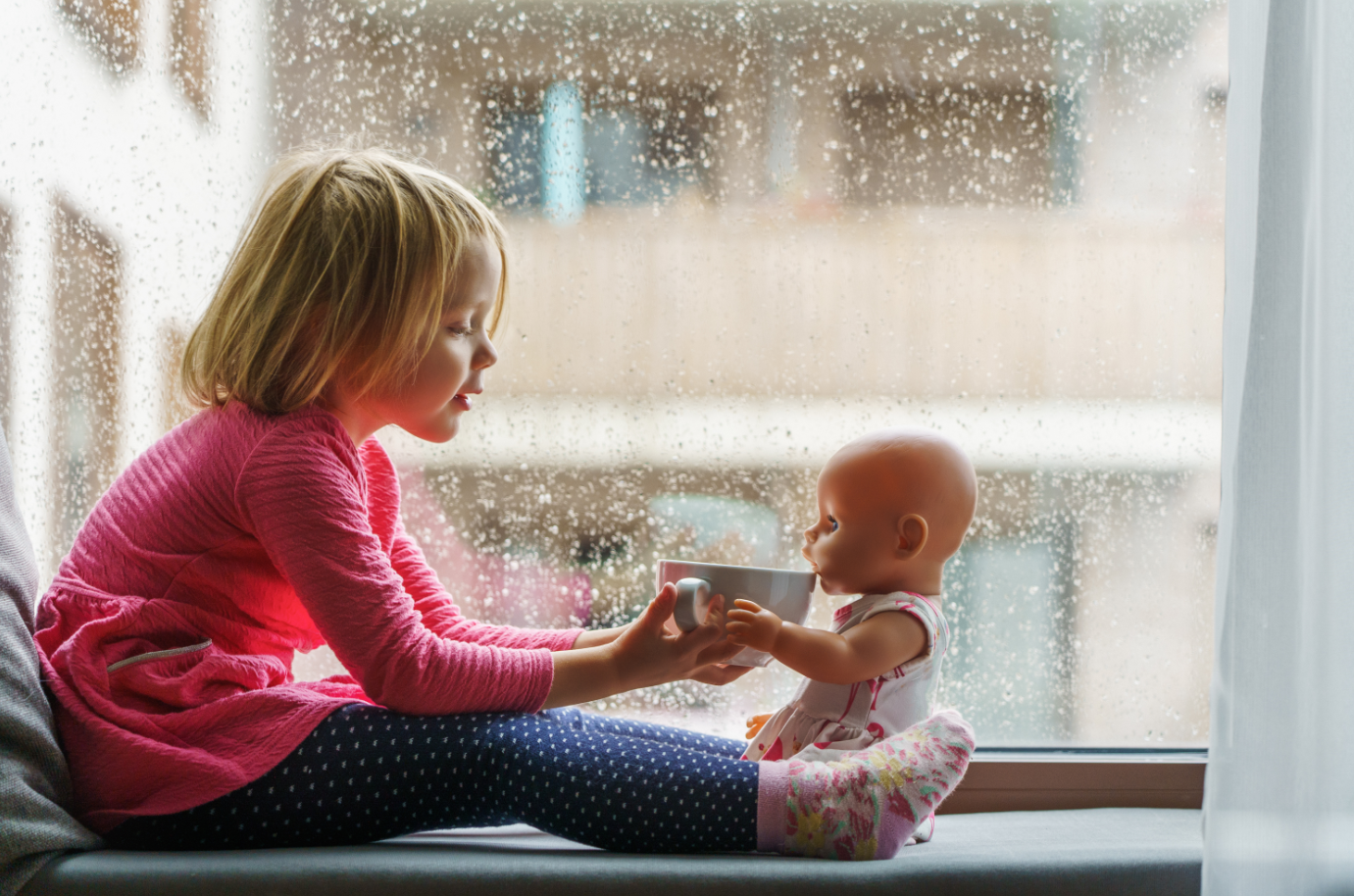 8 BEST Rainy Day Play Ideas (with stuff you already have at home)