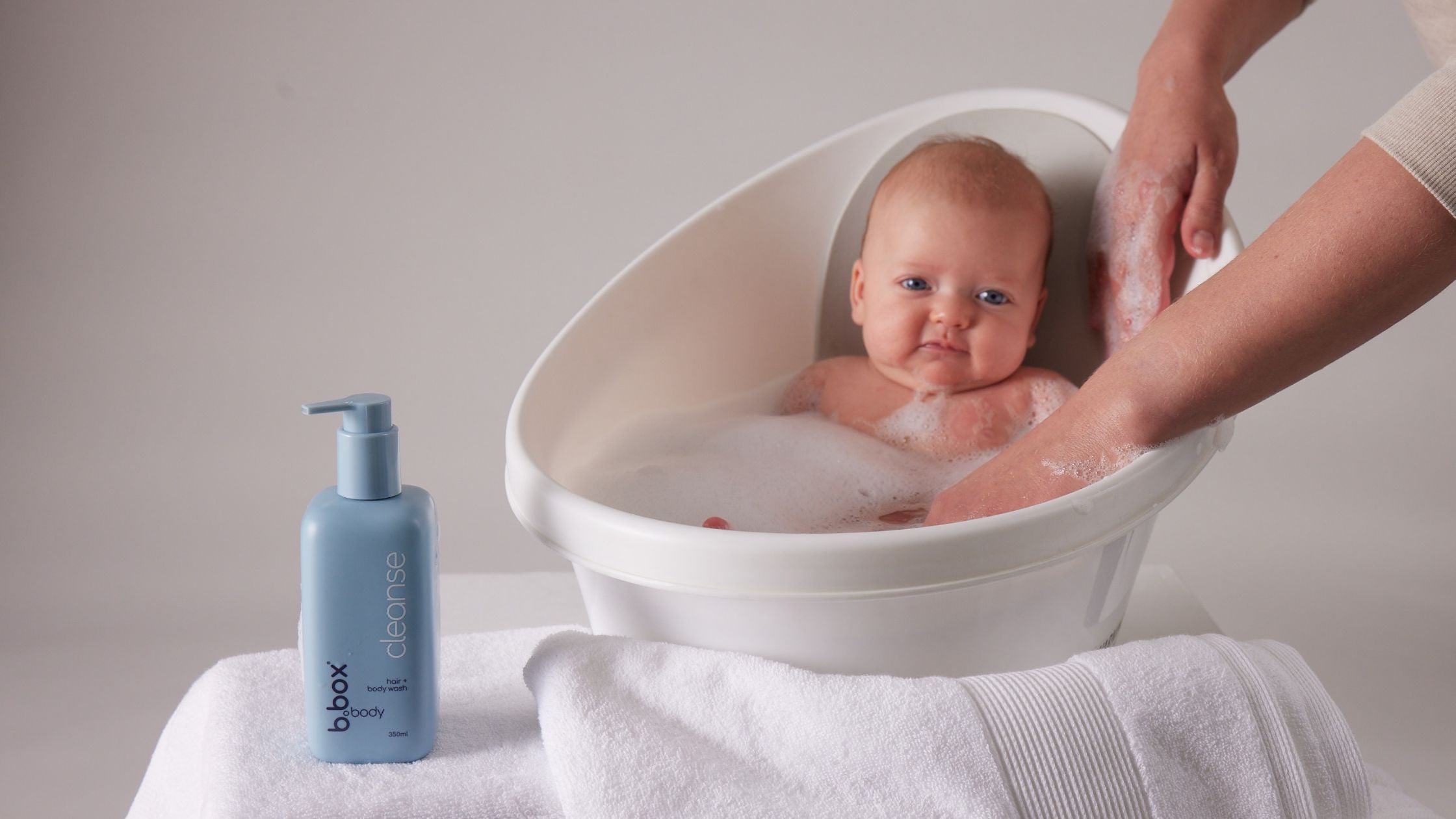 Winter baby bathing guide: keep your baby clean and moisturised from head to toes