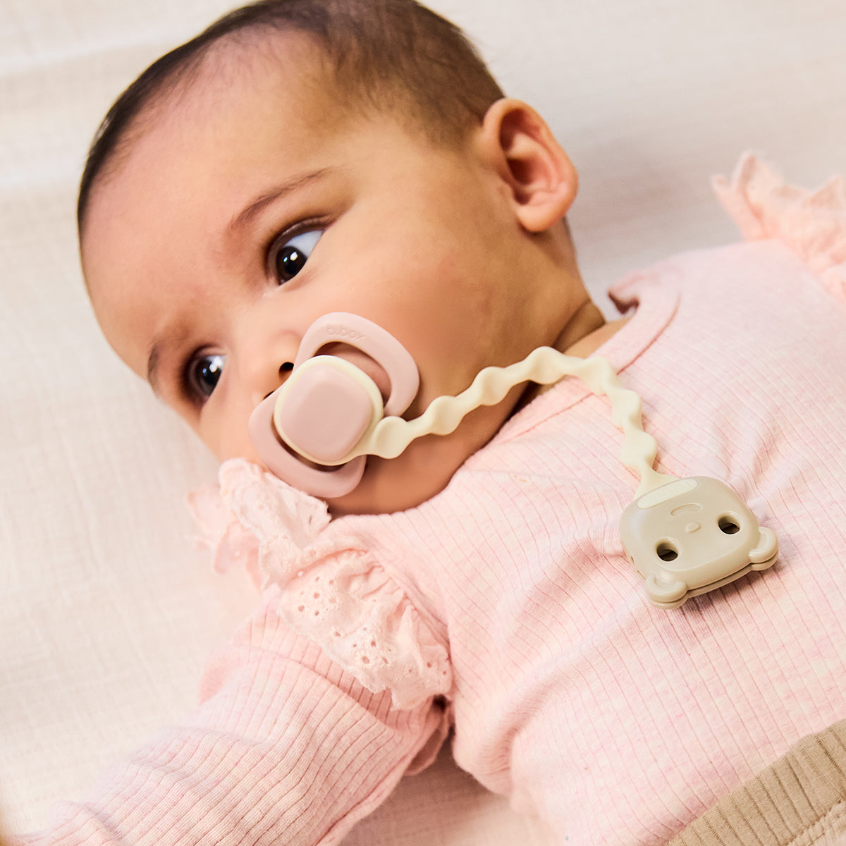 soother clip - blush + vanilla