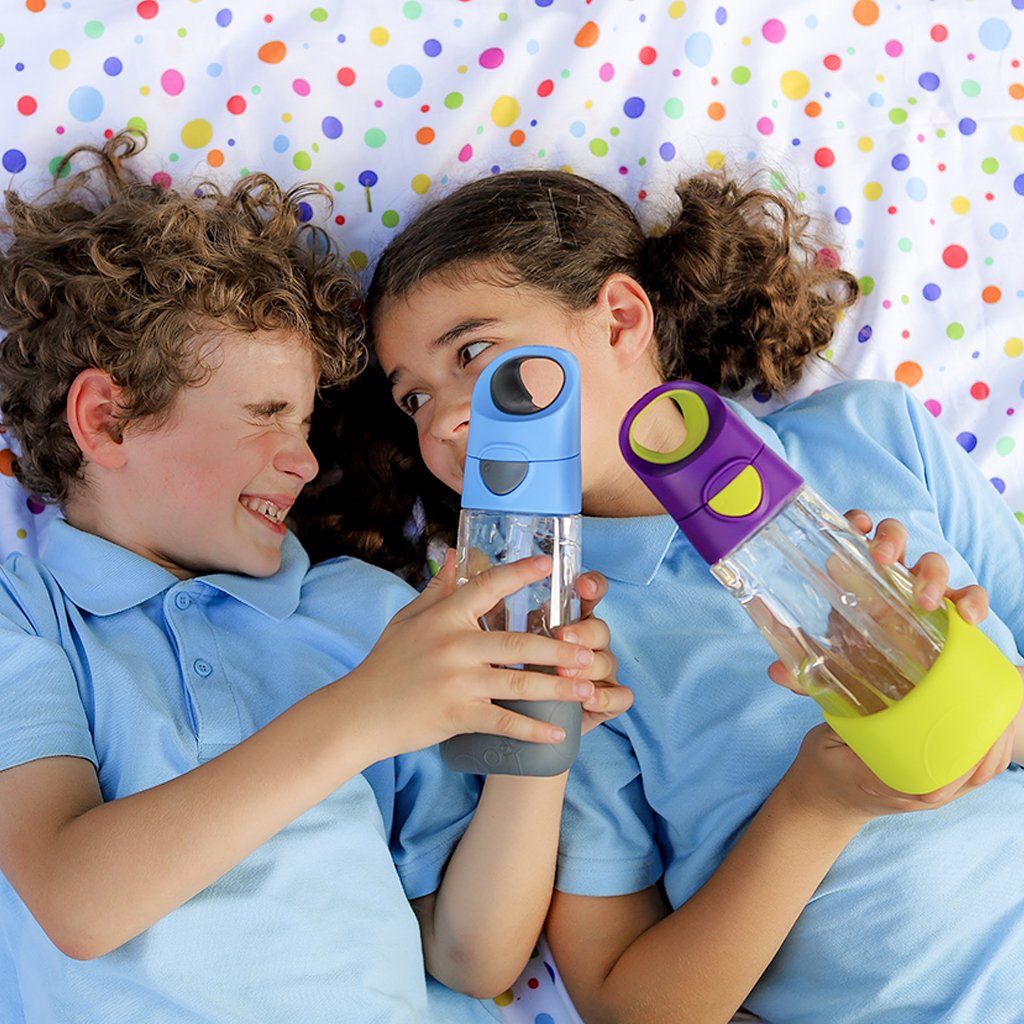 children with tritan drink bottle 600ml - strawberry shake - b.box for kids