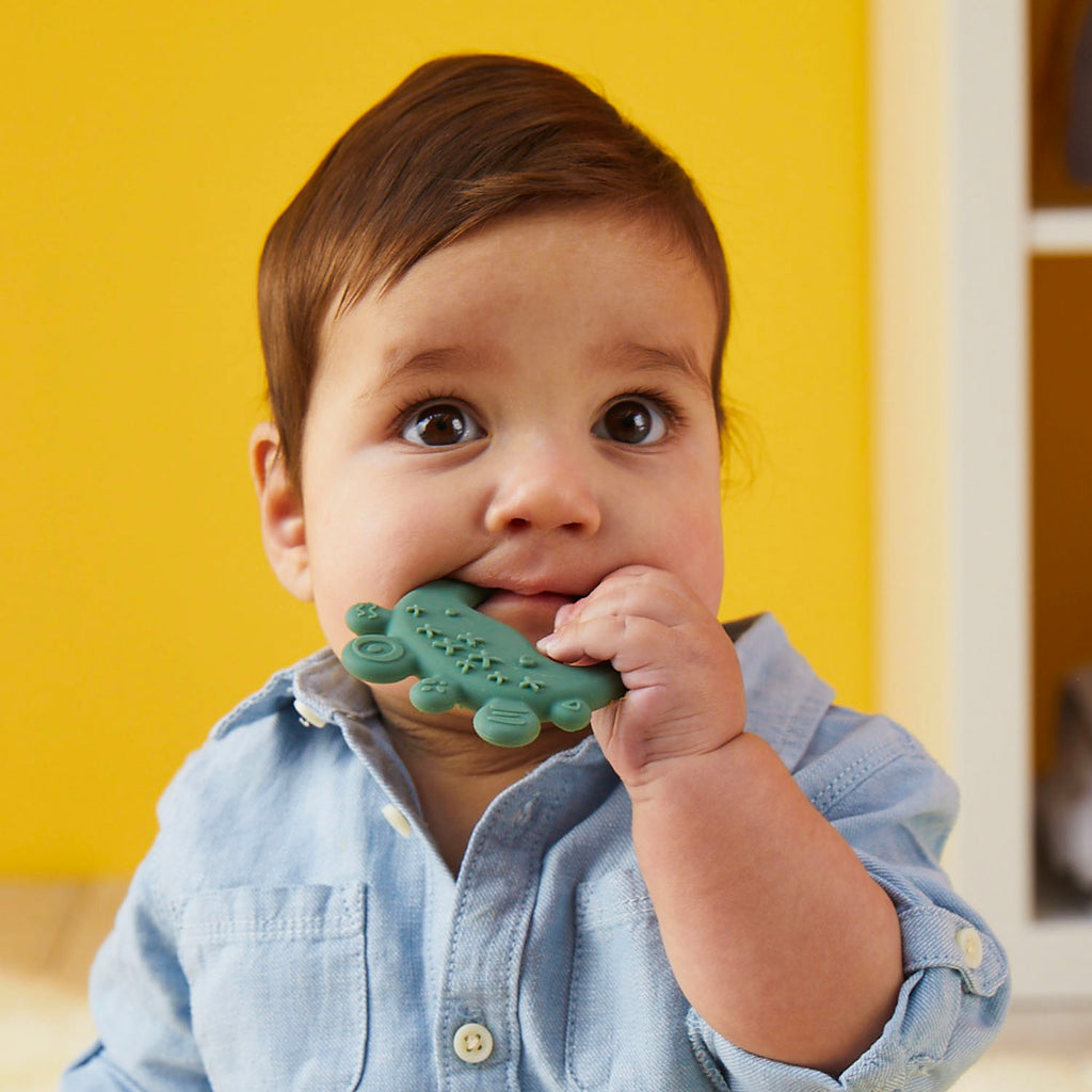 child with Trio Teether - Blush - b.box for kids