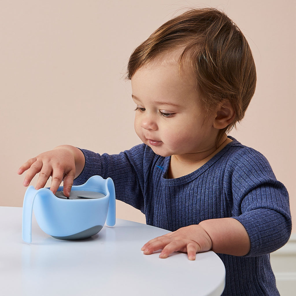 child with Bowl + straw - bubblegum - b.box for kids
